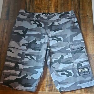 NWOT‎ Ecko Unlimited Men's Black and Gray Camo Cargo Shorts. Size 34